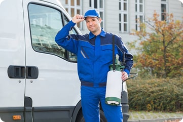 Exterminator from Pest Control Center Ottawa