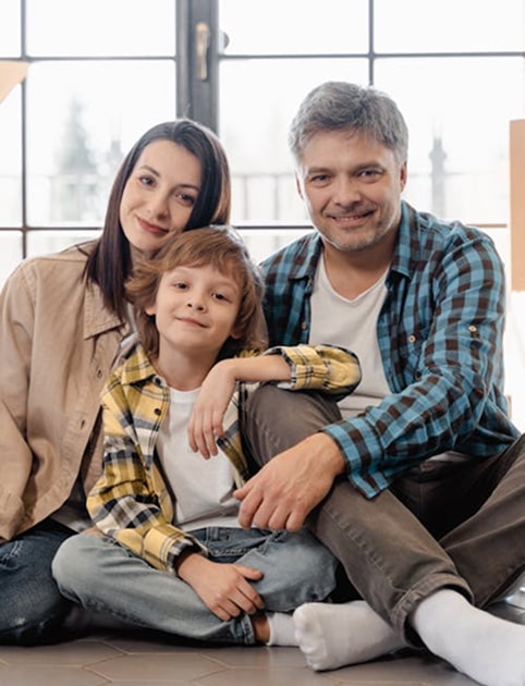 Pest Control Center Ottawa customers happy on a couch